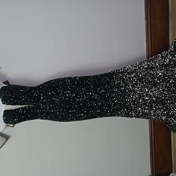 Elegant Black and Ombre Sequin Gown - Picture 2 of 4